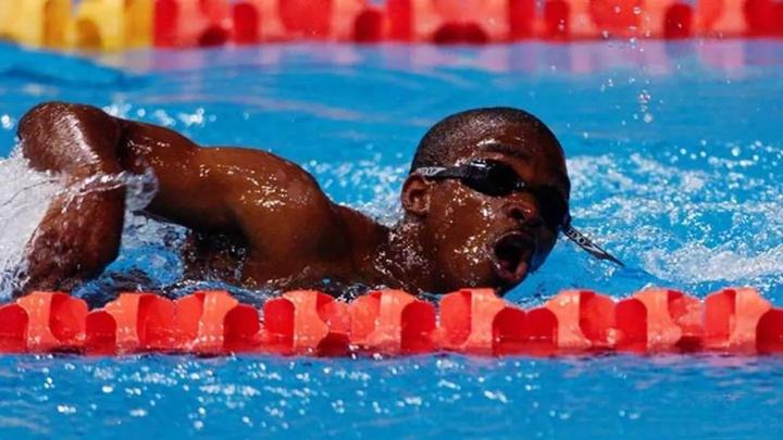 奥运会游泳比赛为什么有救生员？因为有运动员差点在比赛中淹死